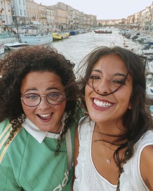 Kenza Saïb Couton Instagram - AOÛT (miss you already) ❤️💃🏽 

Ps : la 8ème, si j’étais Targeryenne… bah non en fait. 🐉😂