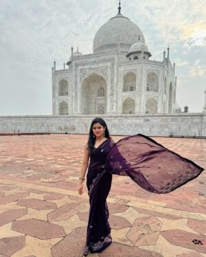 Ketaki Kulkarni Instagram - ताजमहल: प्रेम की अनमोल धरोहर 🌙🕊️✨🪞

[ Taj Mahal, Taj, 7 wonders, Indian Heritage, Historical monument, actress, viral, India, history ] 

#Tajmahal #Ketakikulkarni #Instagram