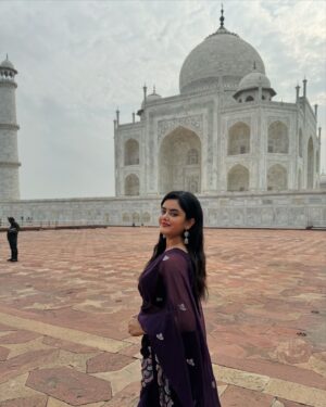 Ketaki Kulkarni Instagram - ताजमहल: प्रेम की अनमोल धरोहर 🌙🕊️✨🪞

[ Taj Mahal, Taj, 7 wonders, Indian Heritage, Historical monument, actress, viral, India, history ] 

#Tajmahal #Ketakikulkarni #Instagram