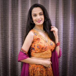 Ketaki Mategaonkar Instagram - #NagarCity #Event
Hello Nagar! I always undermined yellow, why have  I suddenly developed a liking for it? 🤷🏻‍♀️ 🌻⭐️💛

[Ketakee Mateygaonkar, Nagar City, Fashion, Indian Attire, Traditional, Marathi Mulgi, Dahihandi 2024]

#ketakeemateygaonkar #dahihandi #yellowdress #traditional #ootd #explore
