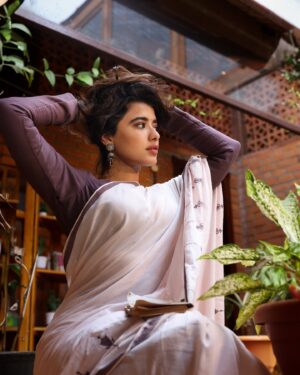 Ketika Sharma Instagram - Little does she know, 
  He thinks about her too …… 

#character #shoot 
#look 1 @rashmitathapa @pranav.foto 

Outift @harshita.nimishakavi_official 
Jewellery @tantra.brassjewellery 

#characterdesign #characterart