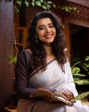 Ketika Sharma Instagram - Little does she know, 
  He thinks about her too …… 

#character #shoot 
#look 1 @rashmitathapa @pranav.foto 

Outift @harshita.nimishakavi_official 
Jewellery @tantra.brassjewellery 

#characterdesign #characterart