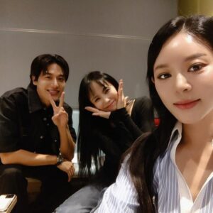 Kim Ji-woo Instagram - .
.
아우 진짜!!!!!
둘 다 너무 좋아 죽겠어😍😍😍
.
.