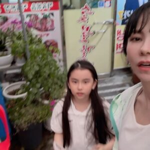 Kim Ji-woo Instagram - .
.
고독한 미식가에 나왔던 돼지갈비집에 다녀왔는데
루아가 더 좋아하다니🤩
갑자기 일본어를 하는 이 아이는.. 응..?!??
.
.
#종점숯불갈비