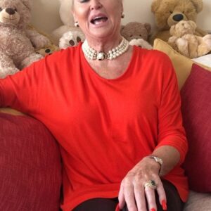 Kim Woodburn Instagram - No more videos until 20th. September. See you then’ 💋