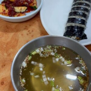 Kim Young-hee Instagram - 창녕일 끝나고 큰해서 일하는 창원으로 넘어왔어요
창원 올때마다 간다는 맛집 데려가 줬어요
먼져 어디를 가자고 한게 첨이라 세상 신기 ㅋ
진짜 너무 맛있어요 세상 뿌듯해 하는 큰해서
사장님께 신나게 인사하고 큰해서는 NC파크로
저는 관리 받으러 가서 세상 반짝반짝 얼마만에 에스테틱인가?!
출산 육아하면서 베드에 누워있는 시간 아까워서
수년간 뜸했는데 받으니까 너무 좋네요~~!!
그나저나
경기 끝나면 드디어 전주로 넘어가는데...비가 오네요...☔️