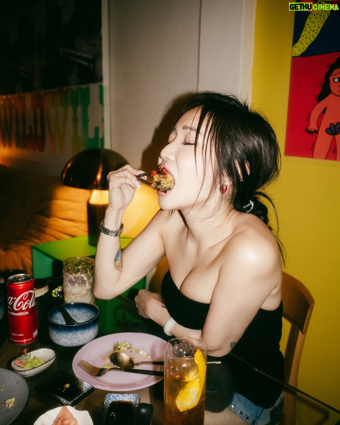 Kimberley Chen - 27.8K Likes - 覺得之前瘋狂減肥的自己不懂的放鬆快樂 🙃 👀🫀