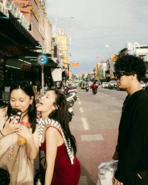 Kimberley Chen Instagram - 這裡很熱但又很涼🏝️ 

逃避最好的一種 ✨