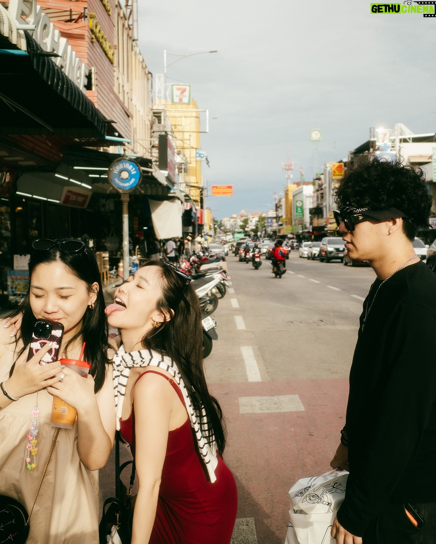 Kimberley Chen - 34.5K Likes - 這裡很熱但又很涼🏝️
逃避最好的一種 ✨