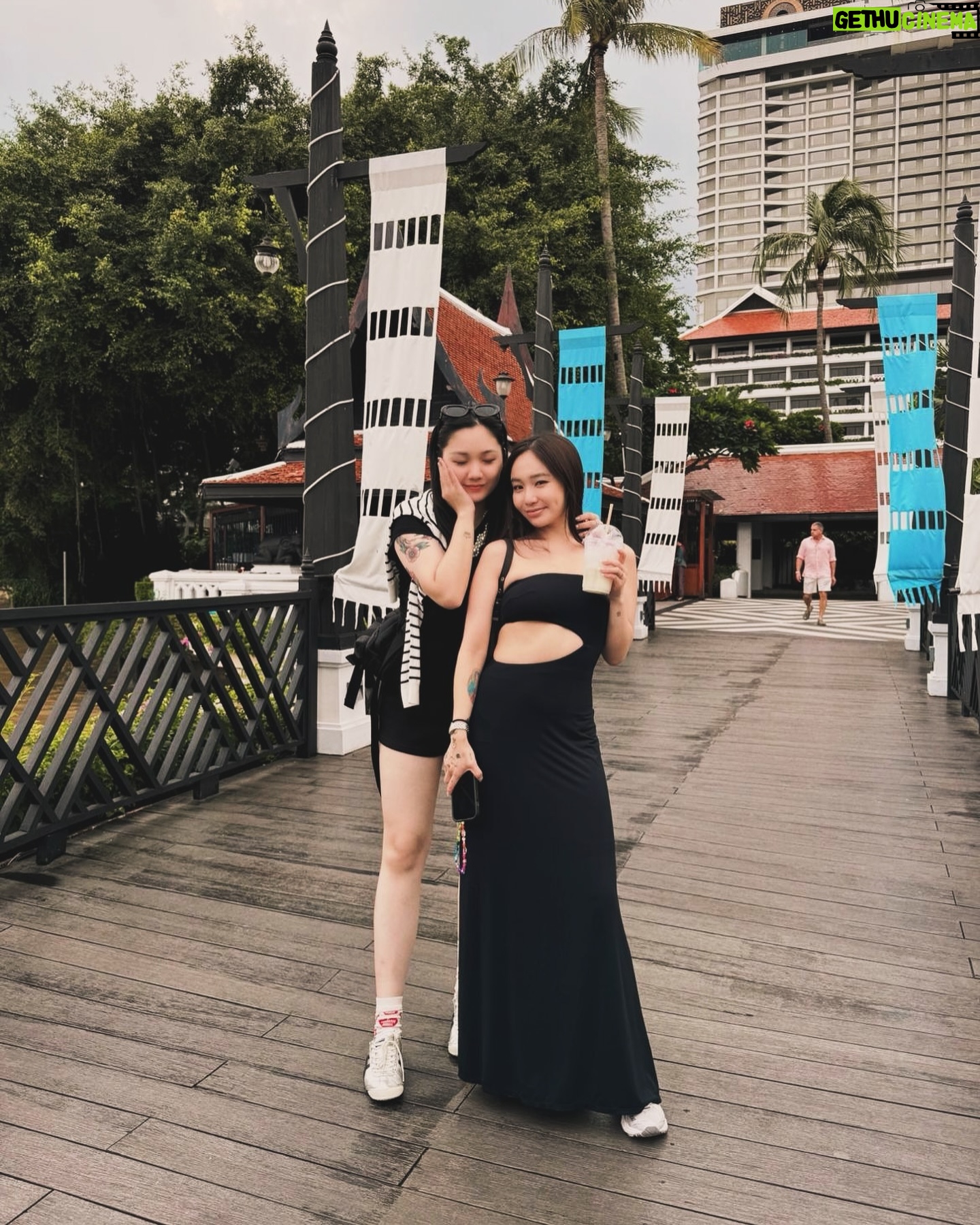 Kimberley Chen - 34.5K Likes - 這裡很熱但又很涼🏝️
逃避最好的一種 ✨
