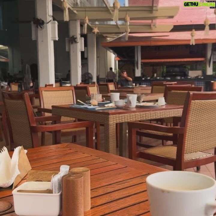 Kimberley Chen - 34.5K Likes - 這裡很熱但又很涼🏝️
逃避最好的一種 ✨