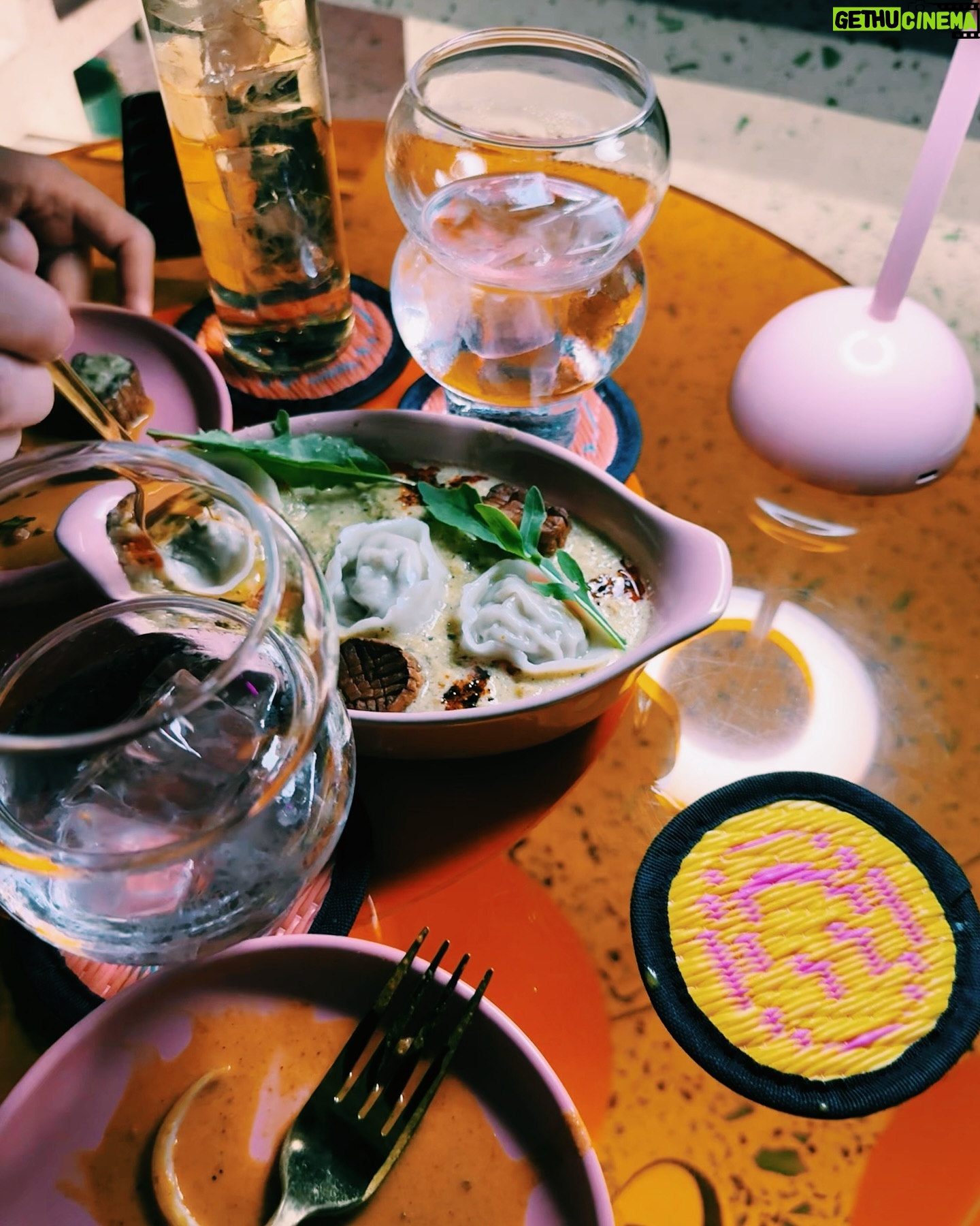 Kimberley Chen - 34.5K Likes - 這裡很熱但又很涼🏝️
逃避最好的一種 ✨