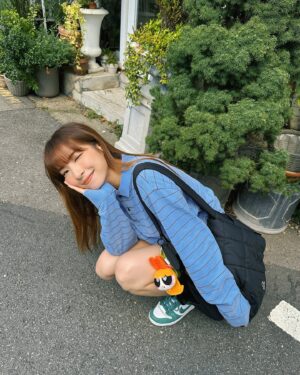 Kira Chan Instagram - 果然都係女仔影相出色📸
多謝我既韓國之友帶我去食好野
買家品🛋️🪑🧺💝
參觀完 @oyantsui 既屋企
真係嘆為觀止🥰
又要準備搵間大啲嘅屋啦😂😂😂
See you in Hong Kong or USA my friend 🫶🏻
