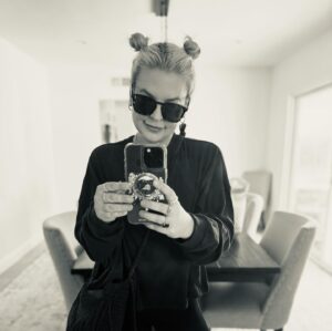Kirsten Storms Instagram - Every once in awhile I will rock the space buns. Today was one of those days. 🤘🏼🚀 💗👽 #zoomzoomzoom
