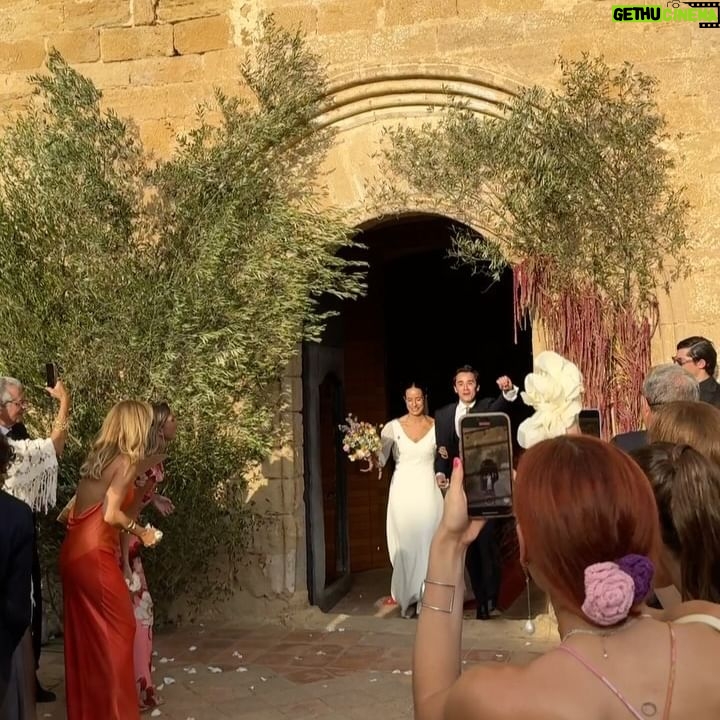 Koe Yeet - 62.4K Likes - The best of Spanish weddings 🥹🌻❤️🥂
@dani.ca.bo @__mafi__