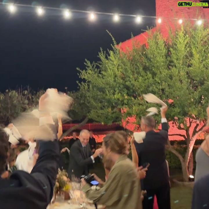 Koe Yeet - 62.4K Likes - The best of Spanish weddings 🥹🌻❤️🥂
@dani.ca.bo @__mafi__