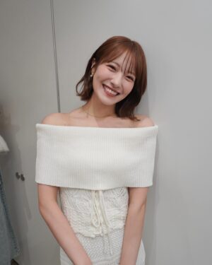 Kojima Karin Instagram - 今日の #せやねん！は
とってもお姉さんなお衣装でした🫧
⁡
⁡
#rienda #bilan #randa