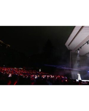 Kojima Karin Instagram - #ThisisNMB48 
in日比谷野外大音楽堂 🎤🫧
⁡
⁡
2年ぶりの野音!!やっぱり最高でした!!🥺
今年の夏の終わりを最高のステージで締めくくる事が出来て、幸せです!! 一緒にこの時間を過ごしてくれて本当にありがとうございました🤍
⁡
ユニットコーナーでは大好きな曲の
平山teamN #夏のDestination をソロVer.で披露しました!! 真っ赤に染った景色を目の前に、全身で皆さんからの愛を感じながら歌ったこの曲は、またさらに大切な曲になりました♡
⁡
さらに！！！
新曲 #がんばらぬわい の初披露も!!💗
皆さんの期待をいい意味で裏切る事が出来て、
そのリアルな反応を直接感じられてなんだか嬉しかったです🫢笑 
⁡
インパクト強すぎて歌詞が入ってこないかもしれませんが、実はかなり考えさせられる深〜い曲となってます!!😂 皆さんと一緒にライブで踊る日が来たらいいな〜なんて思ったり…!!
⁡
発売が待ち遠しいです🎀
⁡
⁡
最後にひとつ…！皆さんお気づきかな〜？
1曲目からいつもと違う所があったんです( ¯ ¯ )ᐝ
⁡
オープニング衣装で、今回のライブの為に新たにかわいい髪飾りを作ってくださったんですーっ!!🥺‪❁⃘*.ﾟ 
⁡
かわいいっかわいいっ！！！！
