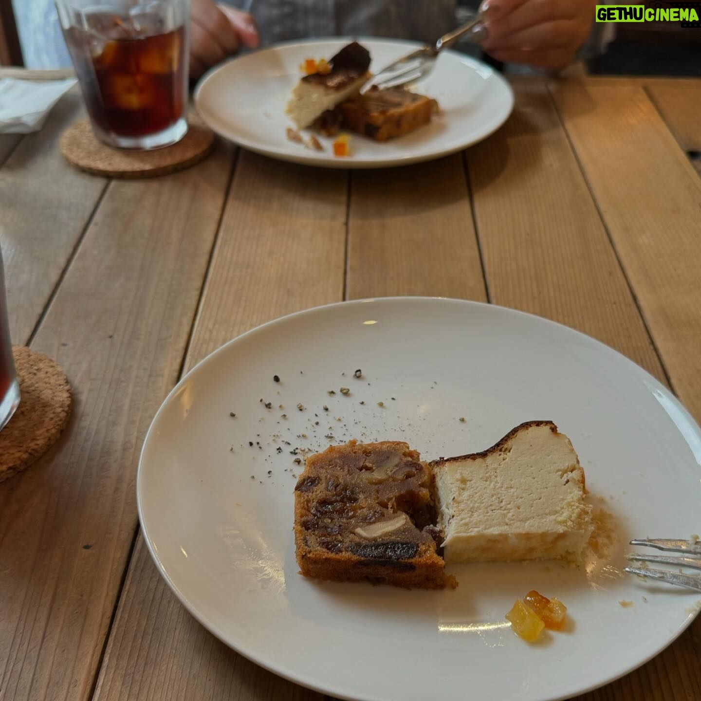 Konatsu Kato - 7.5K Likes - 1日に2回チーズケーキを食べて、夜ご飯は兄と友達とチーズまみれのピザを作って食べたから、私はチーズ。