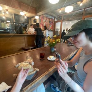 Konatsu Kato Instagram - 1日に2回チーズケーキを食べて、夜ご飯は兄と友達とチーズまみれのピザを作って食べたから、私はチーズ。