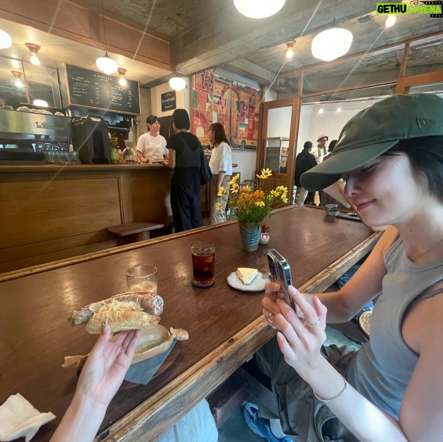 Konatsu Kato - 7.5K Likes - 1日に2回チーズケーキを食べて、夜ご飯は兄と友達とチーズまみれのピザを作って食べたから、私はチーズ。