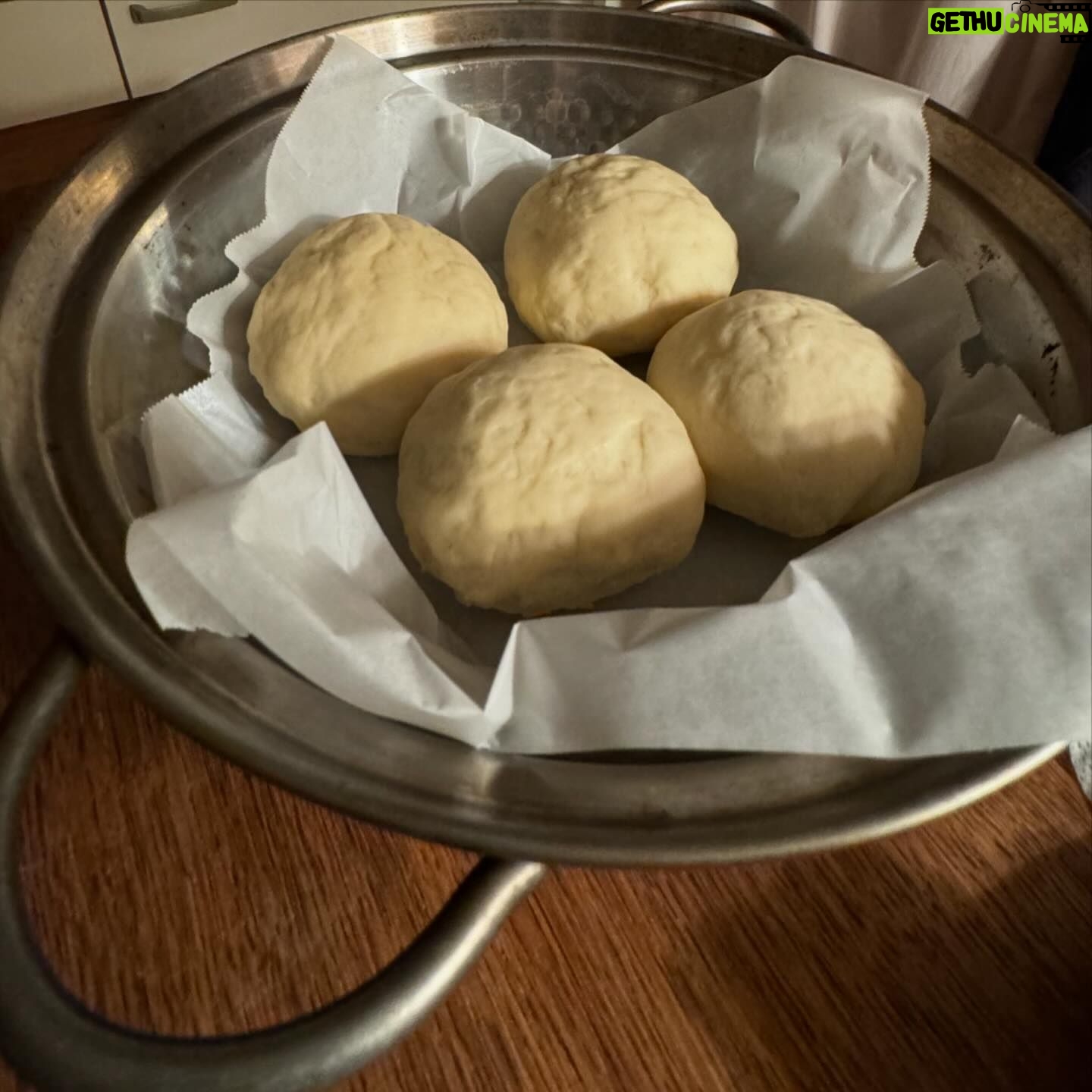 Konatsu Kato - 7.5K Likes - 1日に2回チーズケーキを食べて、夜ご飯は兄と友達とチーズまみれのピザを作って食べたから、私はチーズ。