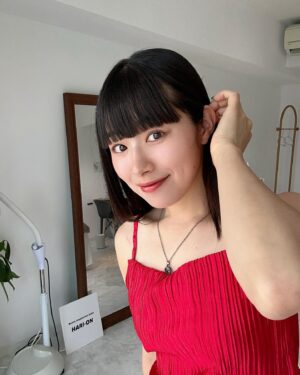Konomi Naito Instagram - 5回目鍼メンテ行ってきました🪡
@harion_beauty 

最近、二日酔いやら消化不良で胃熱が頭に上がって
頭皮が熱くなっているとのことで
今回は頭を重点的にやってもらいました❤️‍🔥

相変わらず眼精疲労もやばくて
刺した瞬間筋肉がズーンてなった

頭の悪い血も抜いてもらってなんだかスッキリ😌✨

手足にお灸もしていただき
やはり施術後は顔のむくみとれていい感じ！

とにかくリラックスできて寝ちゃった😂

また再来週宜しくお願いします👍