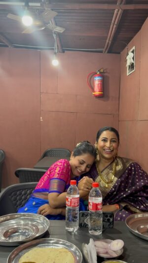 Kranti Redkar Instagram - Baiiii .. ha kai prakar 🙈🙈😂😂 watching BHAU CHA DHAKKA with none other than the sweetest @sayali_sanjeev_official 🙋🏻‍♀️🙋🏻‍♀️