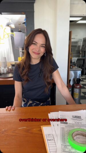 Kristin Kreuk Instagram - Let’s go for a walk and talk!

Tune in to #MurderInASmallTown Tuesdays on @FOXTV beginning September 24, next day on @hulu!