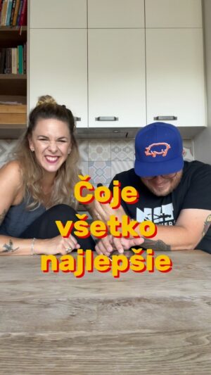 Kristína Tormová Instagram - V ČOJE VŠETKO NAJLEPŠIE DÁVAM HLAS INÝM ĽUĎOM, NIEKEDY TO NEVYJDE 🤷‍♂️
Niežeby to vadilo, @kristina.tormova sa podelila o svoje tipy aj bez hlasu.🙂 Chvalabohu za titulky.😬 Skrátka pozor na tie šušne, môžu obsahovať bacile.😆🧡