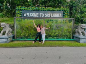 Kriti verma Instagram - Baby is back to Srilanka 🧿♥️✈️
Don’t miss the last slide. Never seen such a complete rainbow in my life ever ♥️🌈
Mom went straight to my hoarding at the airport and kept on posing😂😂♥️♥️

#kriti #kritiverma #srilanka #show #showtime #dance #bigboss #salman #motherdaughter #jaimatadi 🙏🏻