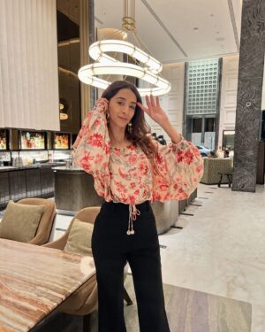 Kritika Avasthi Instagram - Moments like these remind me of the joy in making our loved ones feel special ♥️. 
The evening was a perfect blend of elegance and warmth, thanks to the incredible team of @fsmumbai who went above and beyond to make us feel cherished. From the exquisite culinary creations to the attentive service, every detail was thoughtfully executed. If you’re looking for a place to celebrate someone who means the world to you, I would definitely recommend the fine dine experience at “Opus” @fsmumbai . 
A heartfelt thanks to the incredible staff who made our evening truly special 🥰. Also, Happy Birthday @ipomeaa 🎂🥂♥️. 

#finedine #dinner #family #familia #food #culinary #dessert