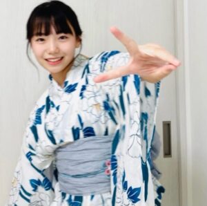 Kurumi Inagaki Instagram - 浴衣を着てお友達と地元のお祭りに行ってきました！！！😊✨
.
そこのお祭りにはなかったけれど
じゃがバターの屋台が好きですっ😍
焼きそばも好きです！
.
みなさんも今夏、お祭りに行きましたか？
.
.
#2024夏 #ヨーヨー釣りも好き
#稲垣来泉 #中2の夏
.
夏休み🌻も後少しですね。
1日1日を大切に過ごしたいです。