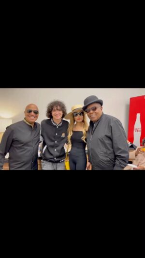 La Toya Jackson Instagram - Had a great time at my brothers concert last night!!!
#instagood #thejackson5 #mother #thejacksonfamily #music #dance #siblings #fun #LaborDayweekend #family #love #latoyajackson