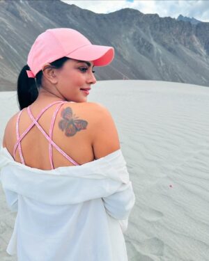 Lahari Shari Instagram - A photo is a pause button on the beauty of life…. 

#photo #beauty #life #photoshoot #locnation #party #lifequotes #cap #ponitail #neture #pause #stylish #style #styling #memory #memories