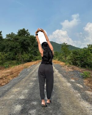 Lahari Shari Instagram - Creating magic with every snip and style…. 

#my #neture #snip #hairstylist #hair #magic #stylish #creative #nature #love