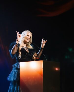 Laila Bagge Instagram - Några fler bilder från @lackberg  och hennes 50 års fest! 🎈❤️ foto: @fabianwester @fotografkarinaljungdahl