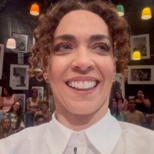 Laila Garin Instagram - Hoje 21h45 no @gnt Que história é essa, Porchat?

Com @louisecardosoreal e @pedroottoni_ ❤️