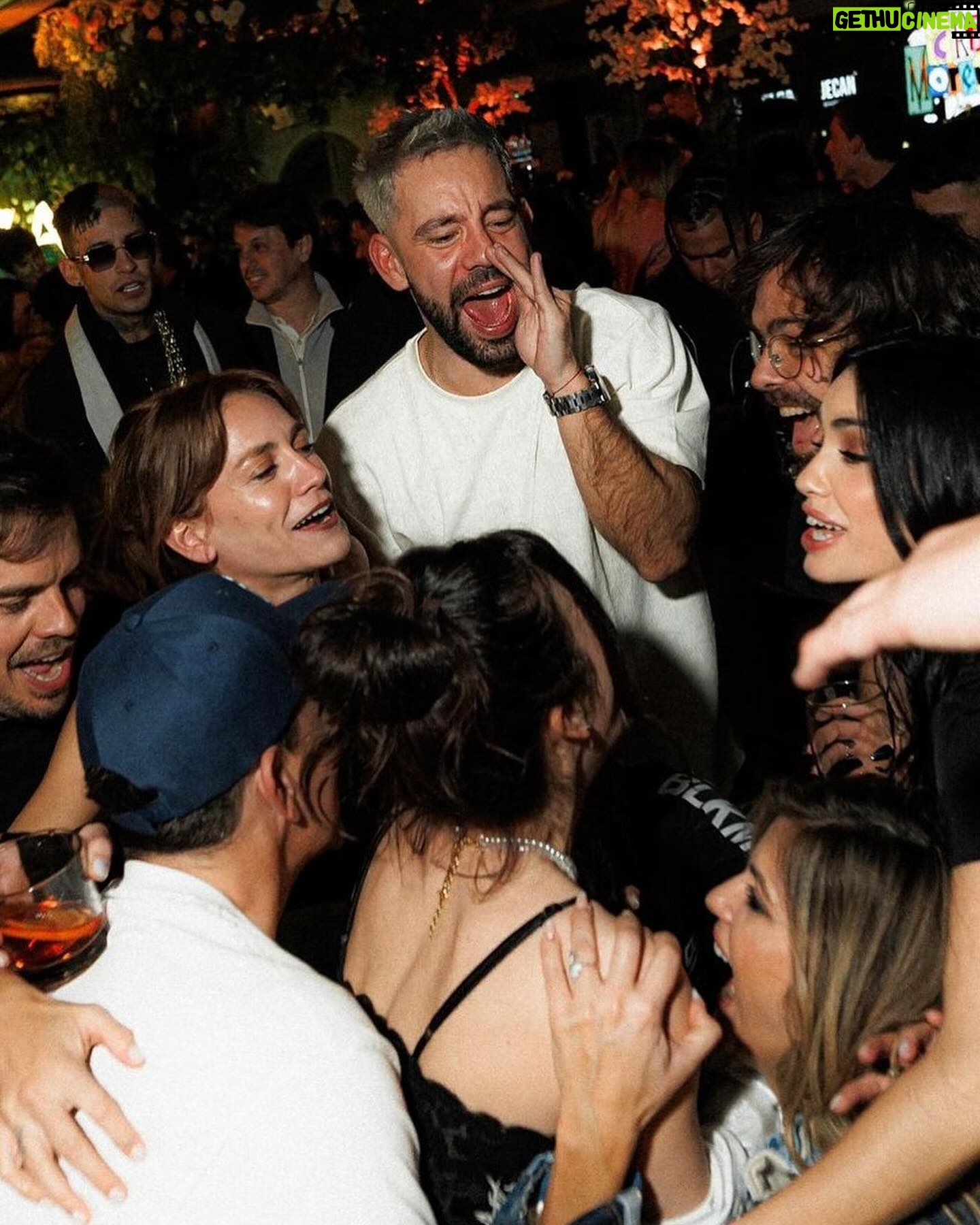 Lali Espósito - 829.8K Likes - Que hermoso lo vivido ayer
Que hermoso lo vivido durante taaaantos años
GRACIAS por tanto amor♥️
Gracias por la magia @bycrismorena
Gracias @olgaenvivo por armar esta locura
Gracias a mis compañeros y amigos amados!
GRAAAACIAS al público tan fiel🤍
