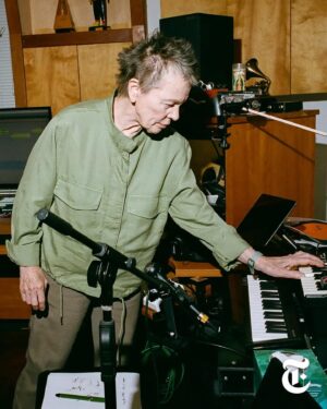 Laurie Anderson Instagram - “Like nearly the entire body of work that Anderson has created since the 1980s, ‘Amelia’ is an uncontainable hybrid,” Jon Pareles writes in a @NYTimes feature on Laurie and her new album. “It unfolds as something between a song cycle, an oratorio and a vintage radio drama. Anderson deploys a string orchestra, electronics and a jazz-tinged rhythm section along with her gallery of singing and speaking voices … [There are] stretches of heaving orchestral counterpoint that grow enveloping, even dizzying, evoking the vastness, and danger, of sky and ocean.” You can read the article at link in bio.

📷: @ok__mccausland

#Amelia #AmeliaEarhart