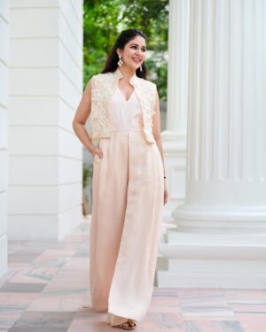 Lavanya Tripathi Instagram - Rains take me back to school days, when I’d hop into a Vikram( a public transport ) for the ride home. The short trip felt endless, but with my girls by my side, I never noticed the distance. 
Those school days truly were the best. ❤️
.
.
.
Styling @manogna_gollapudi 

Outfit @issadesignerstudio 

Earrings @shopriyaaofficial 

Mua- @makeupbyabhinaya 

📸 @kalyanyasaswi