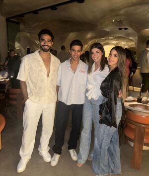 Layla Ahmed Zaher Instagram - Making a wish with the fam 🎂❤️🤞🏼😇

Thank you for everything ❤️♾️🏠
@hishamgamalbb