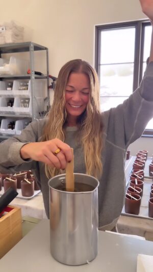 LeAnn Rimes Instagram - thank you loves for joining us on live from our little candle factory today. that was so much fun!! 

if you missed it, or want to know a little bit more about this year’s “la fréquence” fall candle, “we are all new”, head on over to @soulofeverle; or tap the product in this post/ the link in my stories 🤍

you can also visit soulofeverlestore.com to shop my latest creations!