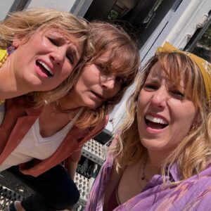 Léa François Instagram - ⚠️ COULISSES… parce que ça faisait longtemps 😜

Une arche riche en émotion, en rires, en fatigue, en délires… 🤪
… 4 amis à l’écran et à la ville 🧡🩷💜🩵 
une équipe de choc de techniciens et de comédiens ❤️
… et des auteurs plein de ressources qui nous prévoient encore 2, 3 petits rebondissements à venir! 3 x rien 🤏
 
@pblvofficiel #tf1 @newen_studios
