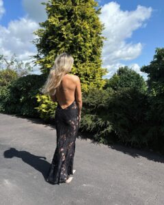 Actress Leah McCourt HD Instagram Photos and Wallpapers September 2024