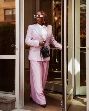 Ledisi Instagram - NYC Meetings n Stuff 
I don’t know what I’m doing but I’m here.✨

Fashion stylist: @mickeyboooom 
Photographer: @jqrvisions 
Hair: @iamstacygray 
Mua: @jonesforbeauty 
Stylist assistant: @yasmentyby 
Music (my mentor) @rahsaanpatterson
#goodlife #ledisi #fashion #fashionweek #nyfw