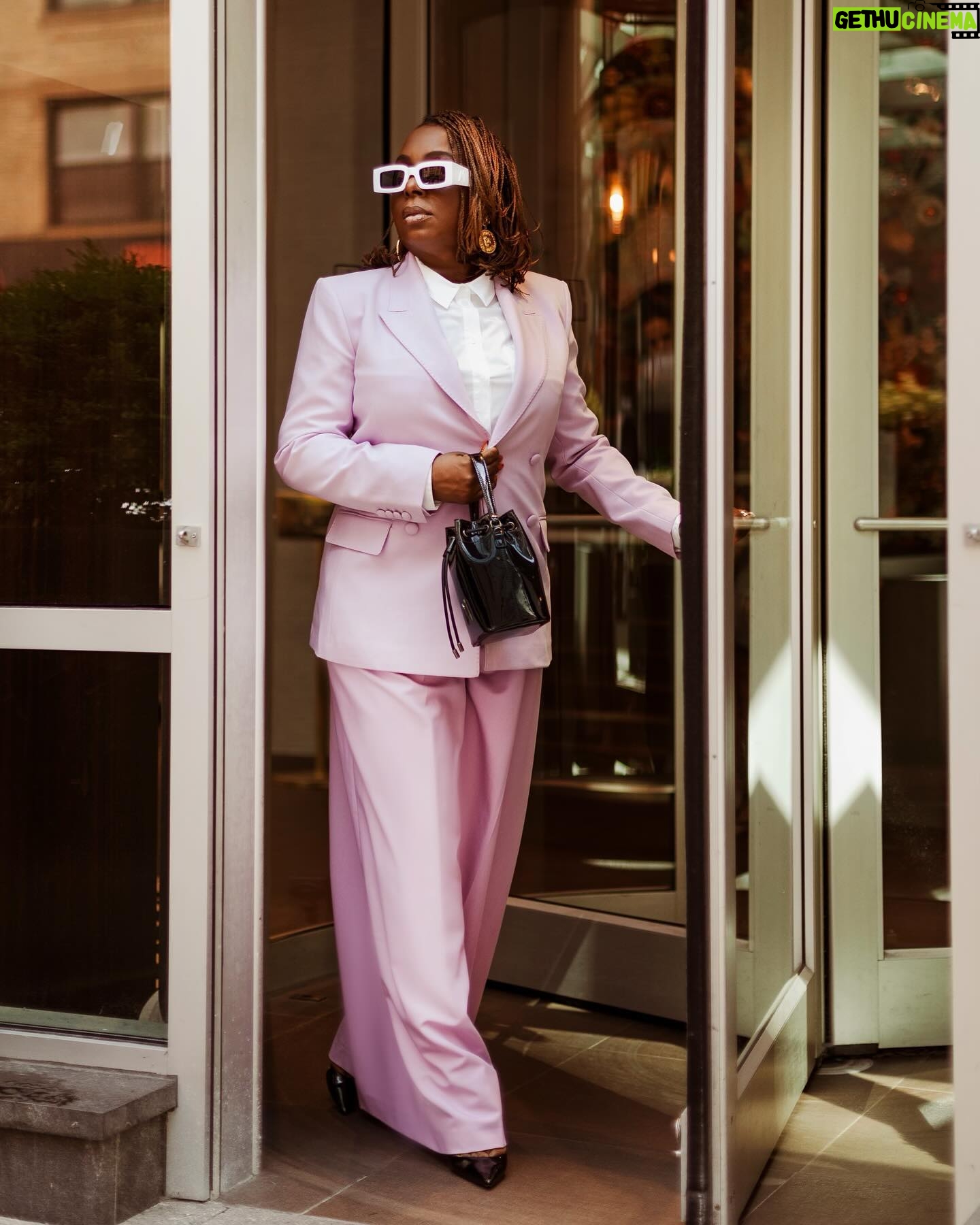 Ledisi - 3.4K Likes - NYC Meetings n Stuff
I don’t know what I’m doing but I’m here.✨
Fashion stylist: @mickeyboooom
Photographer: @jqrvisions
Hair: @iamstacygray
Mua: @jonesforbeauty
Stylist assistant: @yasmentyby
Music (my mentor) @rahsaanpatterson
#goodlife #ledisi #fashion #fashionweek #nyfw