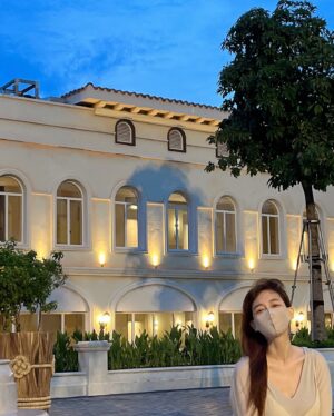 Lee Ha-na Instagram - art is the journey of a free soul🤍

동지들~~ 망구 가족들과 여행중이라 글이 늦었네🎐🎐
모두 축하 너무너무 고마워요☺️☺️

would you like to congratulate to me?
Thank you so much all of you there🤍🕊️🕊️