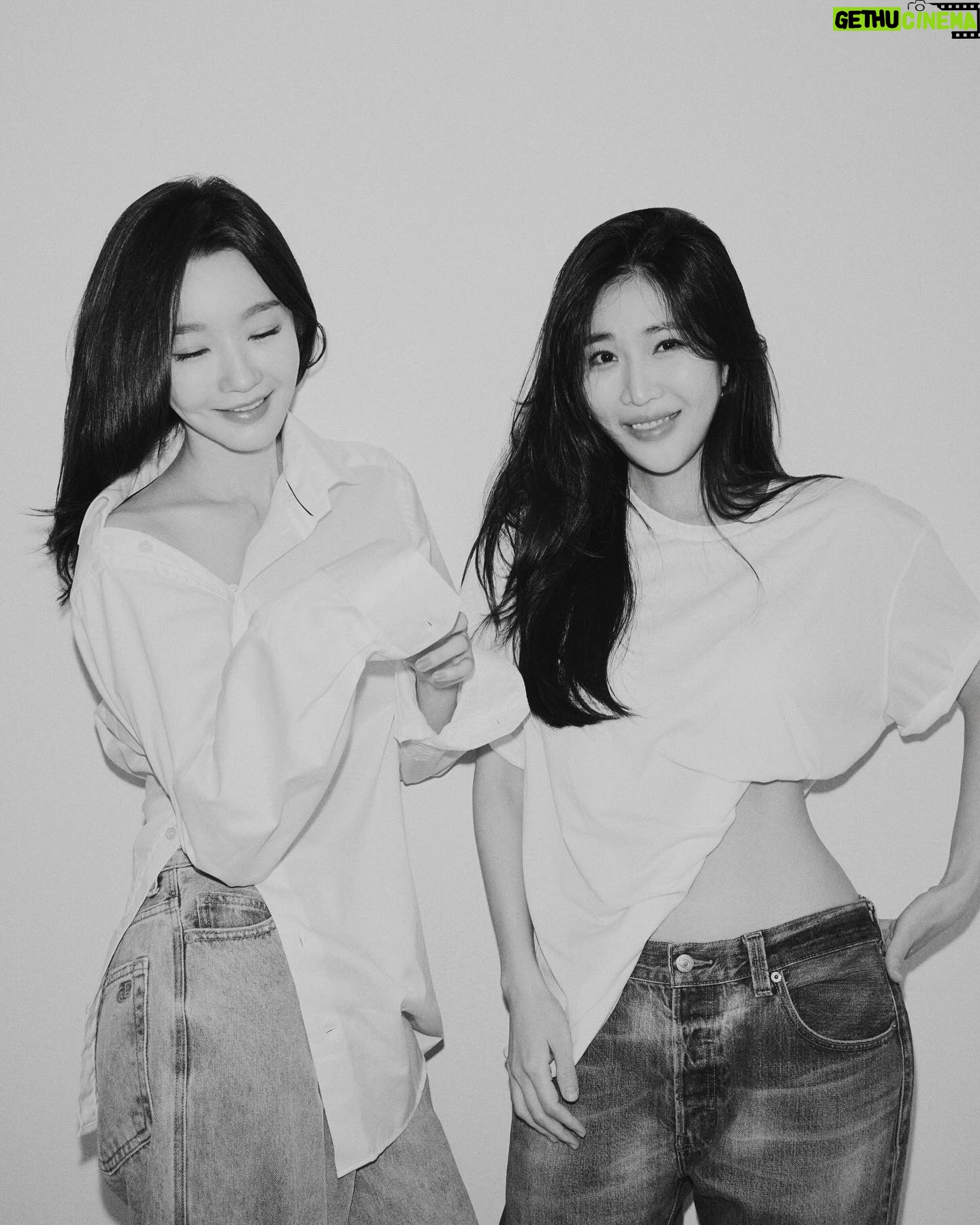 Lee Hae-ri - 39.4K Likes - -사진 많음 주의-
새 소속사에서 새로운 분들과 함께하게 되었어요!!
앞으로의 다비치 활동이 설레고 기대됩니다아아
열심히 불태워볼게효❤️많관부