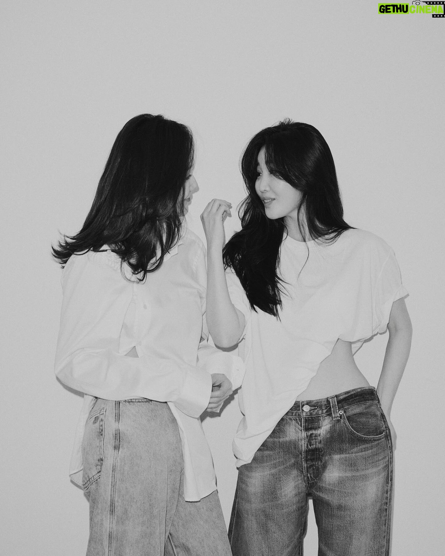 Lee Hae-ri - 39.4K Likes - -사진 많음 주의-
새 소속사에서 새로운 분들과 함께하게 되었어요!!
앞으로의 다비치 활동이 설레고 기대됩니다아아
열심히 불태워볼게효❤️많관부